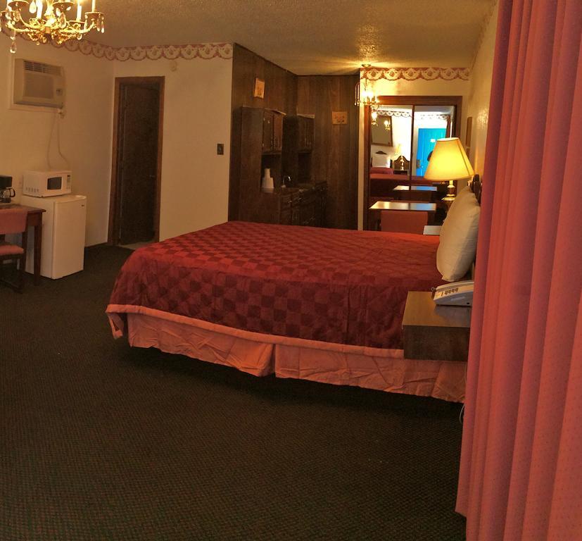 Crystal Palace Inn Brownfield Room photo