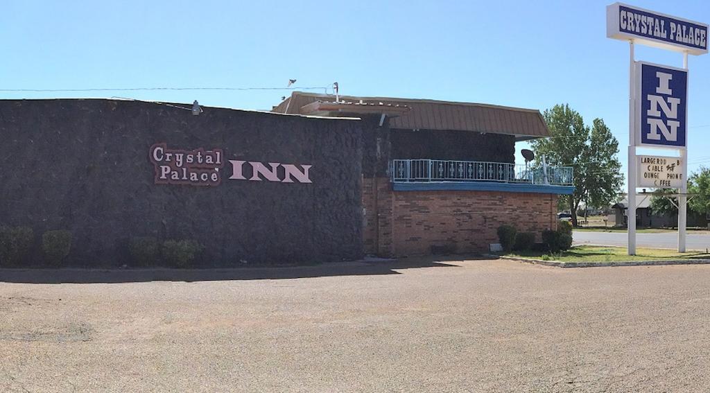 Crystal Palace Inn Brownfield Exterior photo